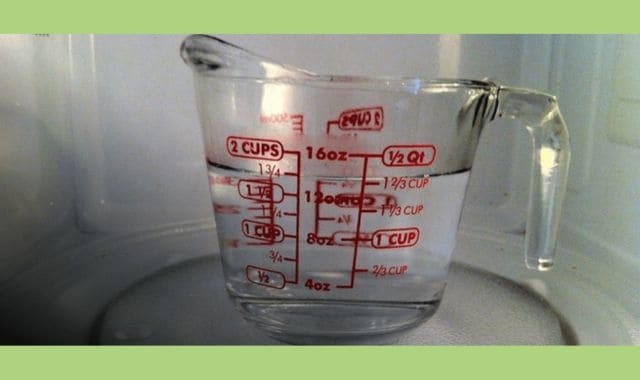 O Truque Mais Simples para Deixar Seu Micro-ondas Brilhando